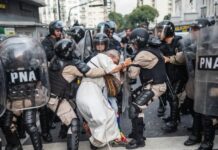 Denunció que policías le robaron la memoria tras cubrir una protesta en Constitución